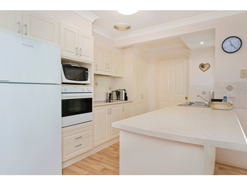 4 Abel Tasman Dr, Lake Cathie NSW 2445