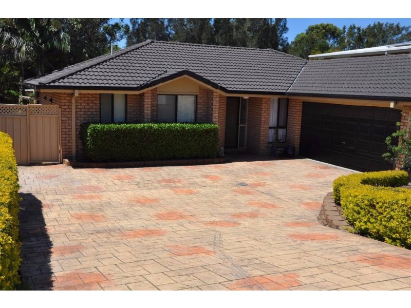 32 Bligh Pl, Lake Cathie NSW 2445