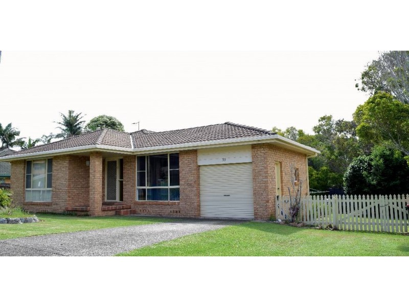 39 Fiona Cr, Lake Cathie NSW 2445