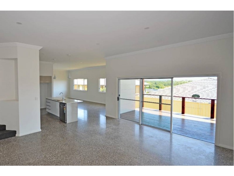 16 St Lucia Pl, Bonny Hills NSW 2445