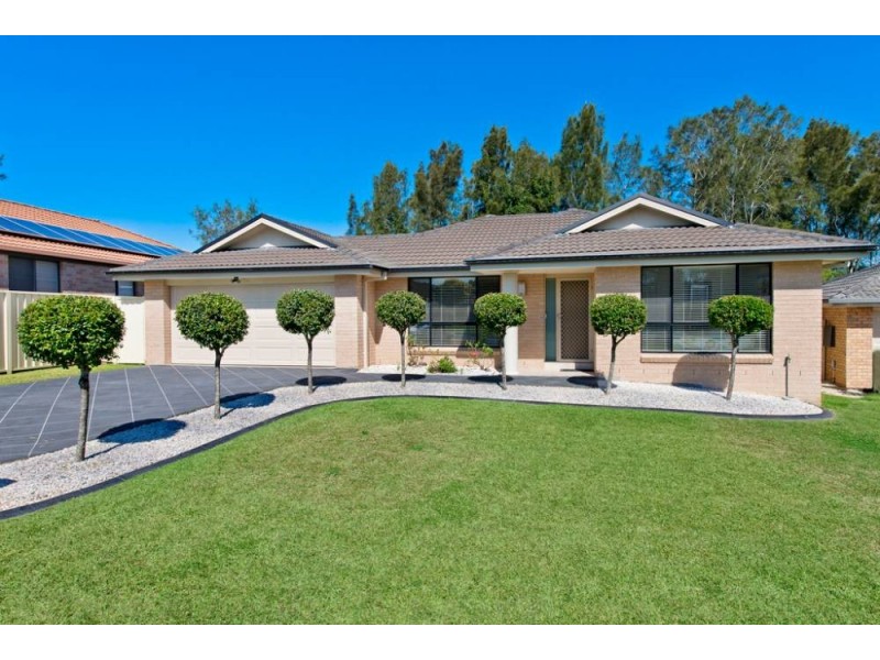 35 Explorers Way, Lake Cathie NSW 2445