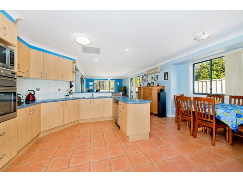 32 Bounty Ave, Lake Cathie NSW 2445