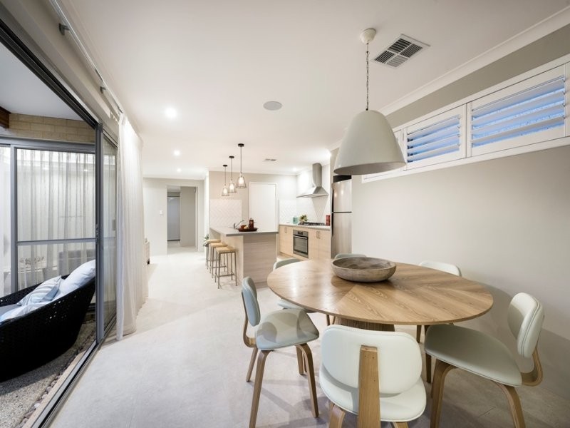 6 Windermere Boulevard, Aveley WA 6069