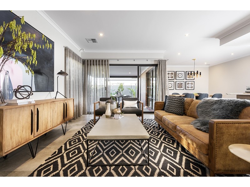 15 Whiteoak Way, Piara Waters WA 6112