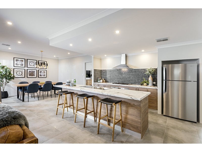 15 Whiteoak Way, Piara Waters WA 6112