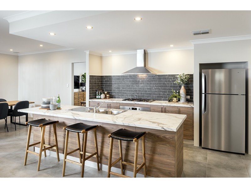 15 Whiteoak Way, Piara Waters WA 6112