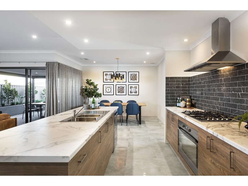 15 Whiteoak Way, Piara Waters WA 6112