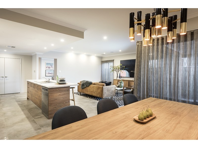 15 Whiteoak Way, Piara Waters WA 6112