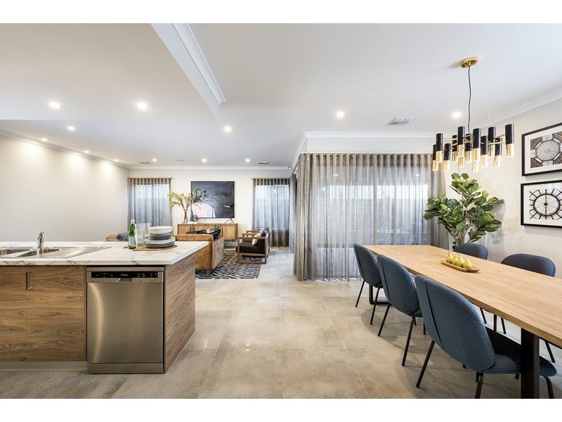 15 Whiteoak Way, Piara Waters WA 6112