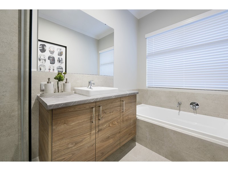 15 Whiteoak Way, Piara Waters WA 6112