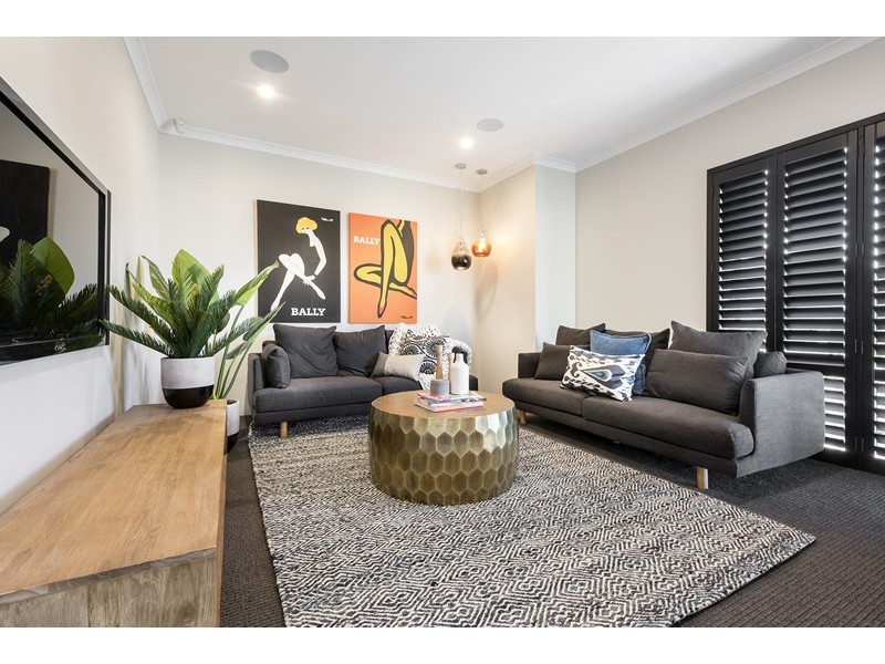 15 Whiteoak Way, Piara Waters WA 6112