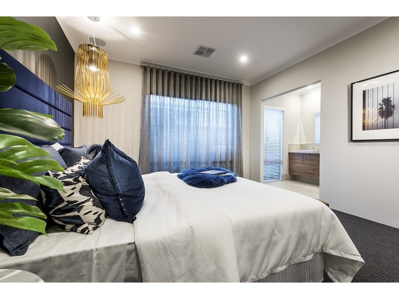 15 Whiteoak Way, Piara Waters WA 6112