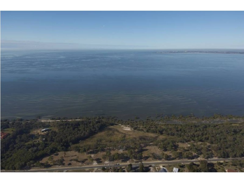 86 Campbell Pde, Beachmere QLD 4510