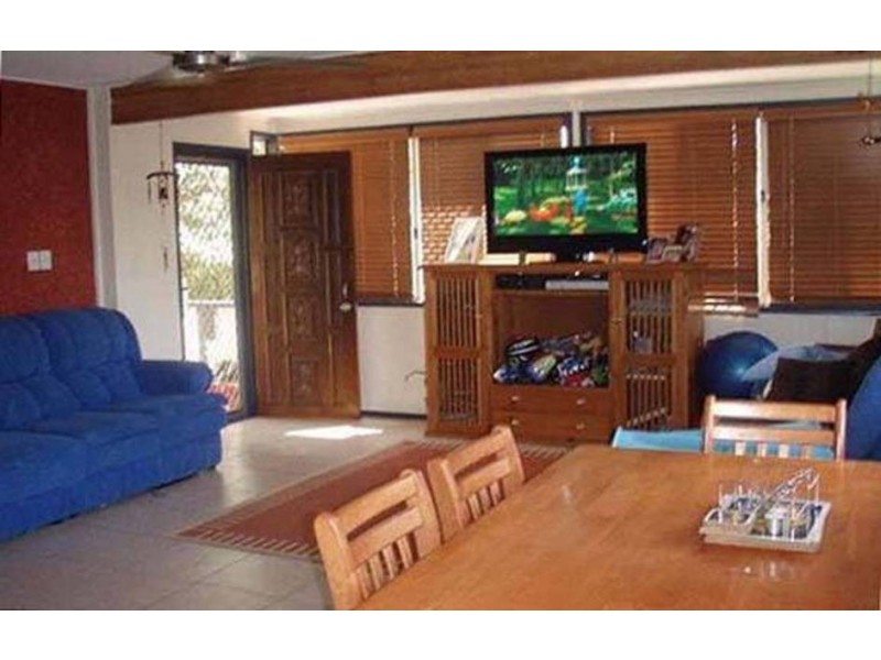 2 Gibson St, Beachmere QLD 4510