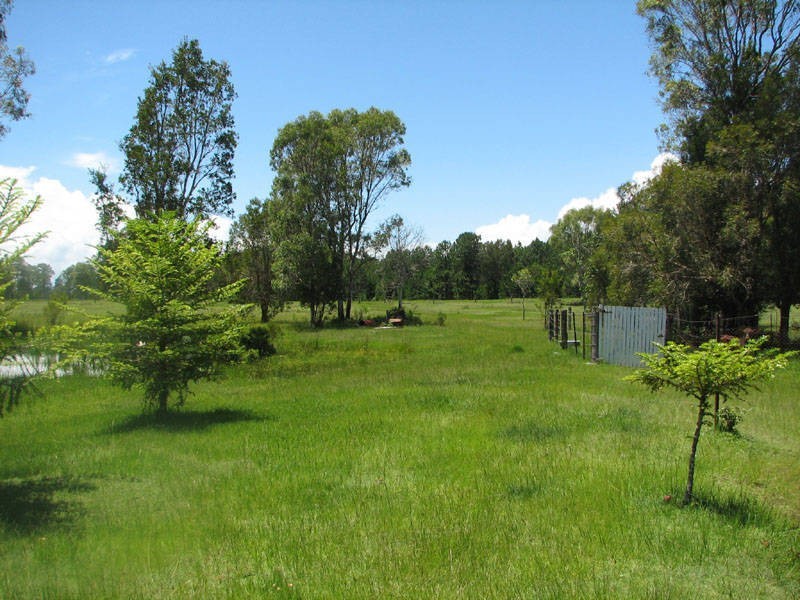 108 Wallace St, Beachmere QLD 4510