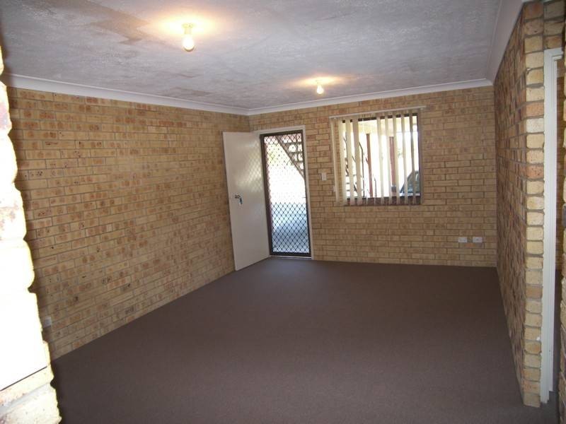 4/6 Rogers Crescent, Caboolture QLD 4510