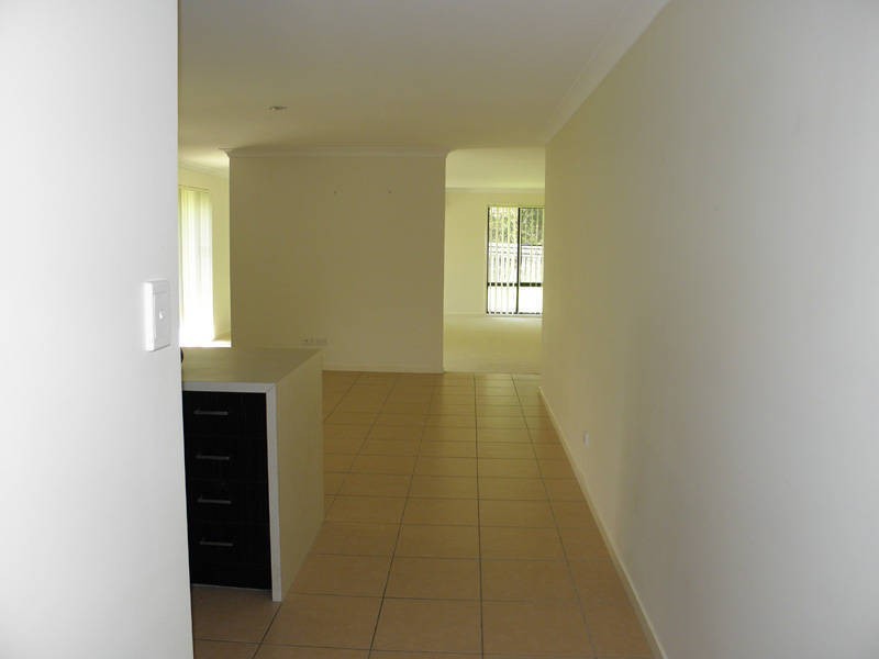 4 Bilby Dr, Morayfield QLD 4506