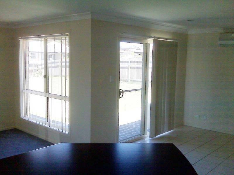 6 Pinegrove St, Morayfield QLD 4506