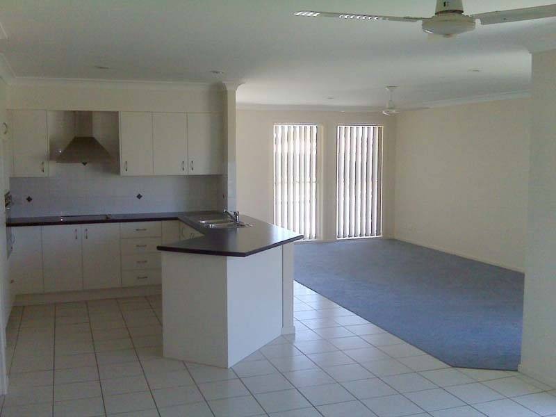 6 Pinegrove St, Morayfield QLD 4506