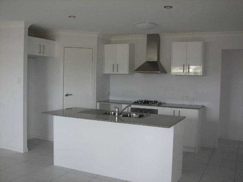 4 Bluejay Cct, Morayfield QLD 4506