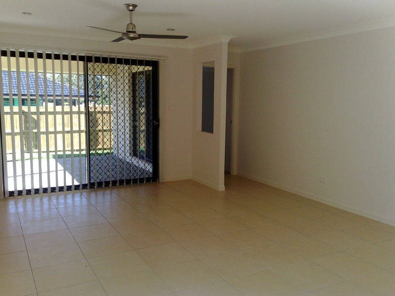 90 Pauls Rd, Upper Caboolture QLD 4510