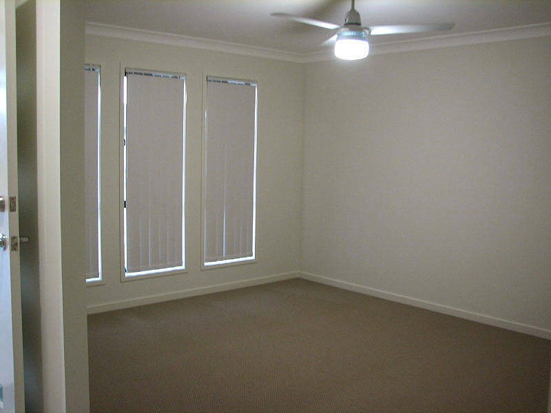 25 Nixon Dr, North Booval QLD 4304