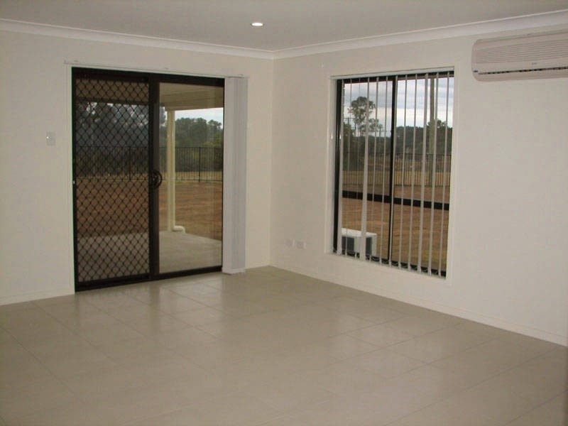 25 Nixon Dr, North Booval QLD 4304