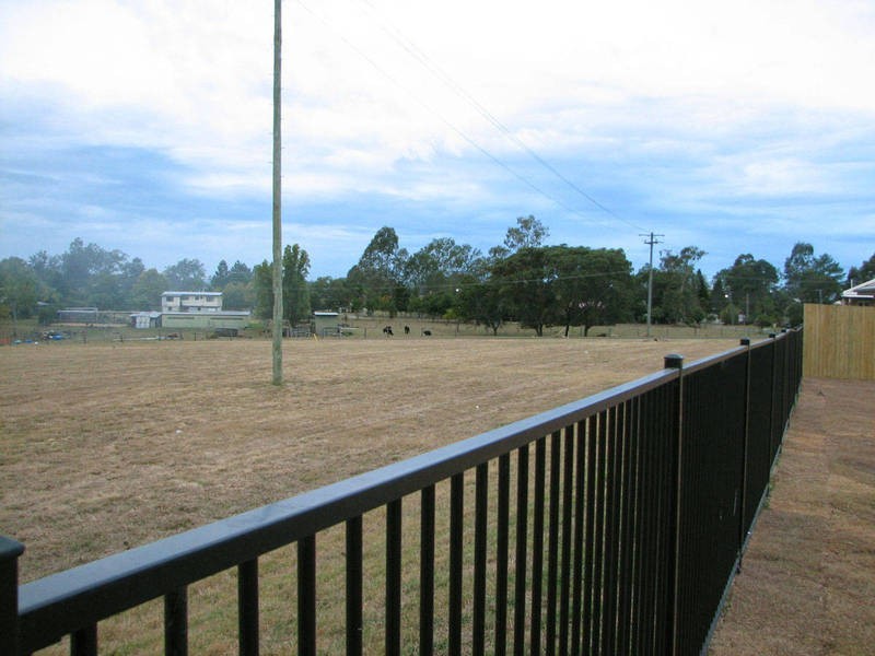 25 Nixon Dr, North Booval QLD 4304