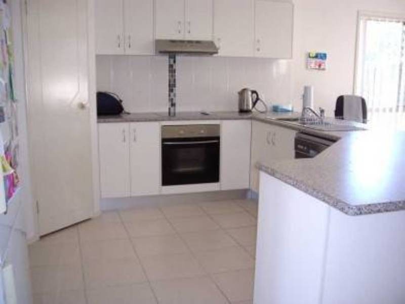 18 Karora Rd, Beachmere QLD 4510