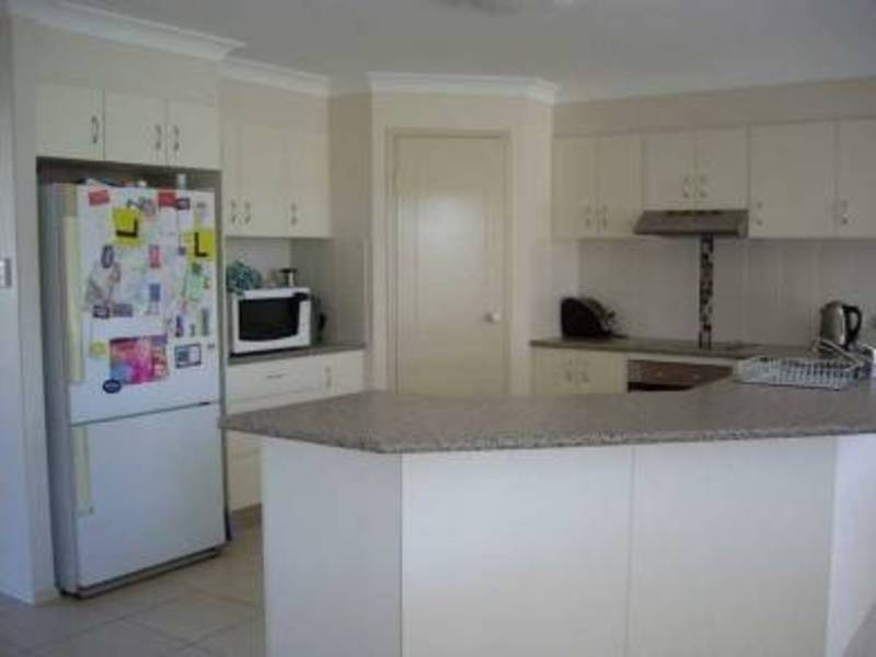 18 Karora Rd, Beachmere QLD 4510