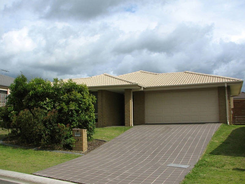 19 Bellbrook Ave, Bellmere QLD 4510