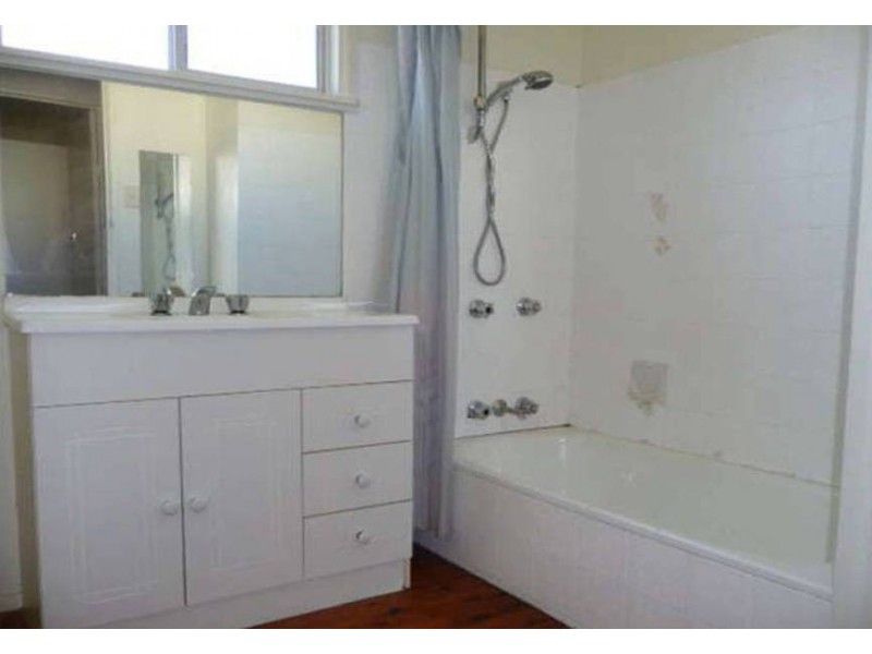 10 Port St, Deception Bay QLD 4508