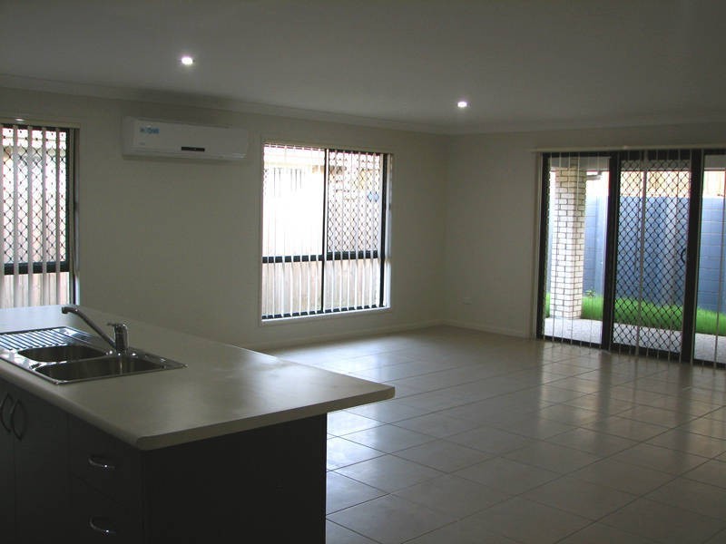 27 Peggy Rd, Bellmere QLD 4510