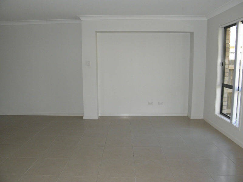 2/4 Sugarglider Cl, Morayfield QLD 4506