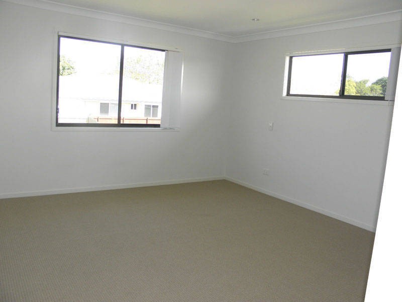 2/4 Sugarglider Cl, Morayfield QLD 4506