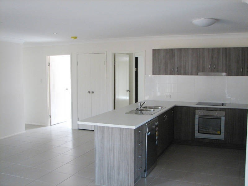 35 Newmarket Dr, Morayfield QLD 4506