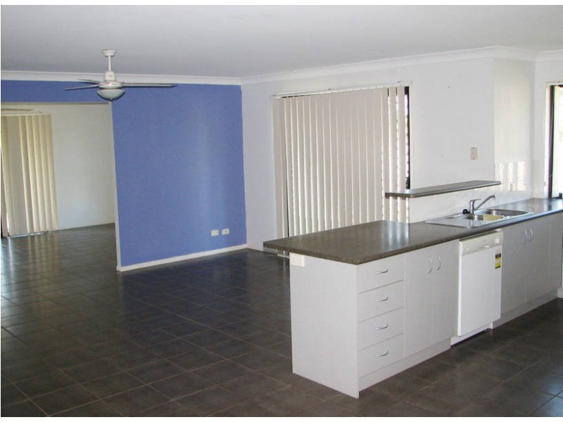 2 LOMANDRA, Morayfield QLD 4506