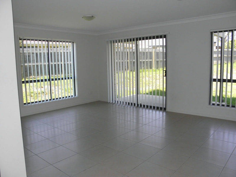 1/4 Sugarglider Cl, Morayfield QLD 4506