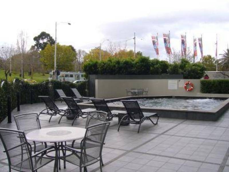 2 Albert Road, Melbourne VIC 3000
