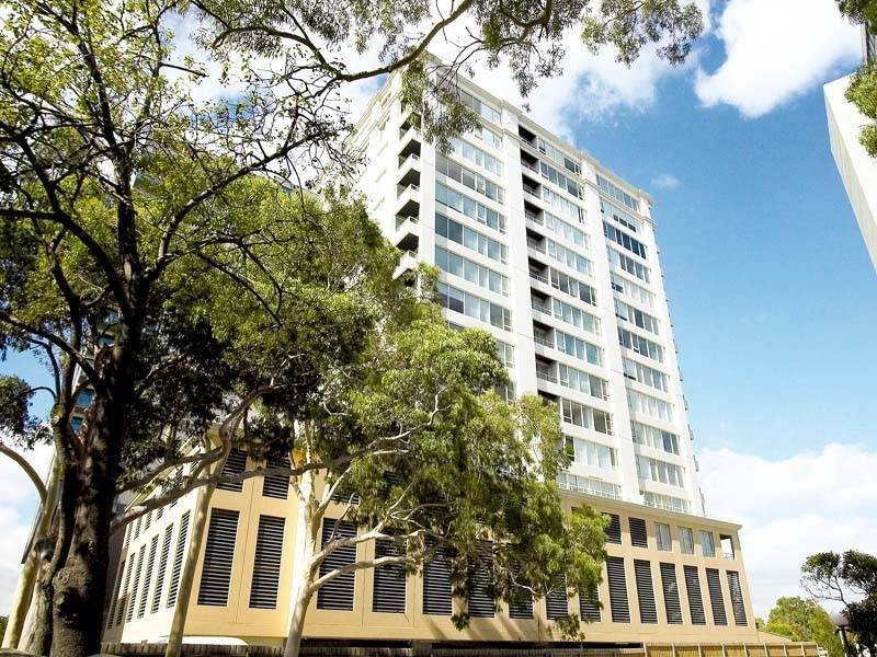 82 Queens Road, Melbourne VIC 3000