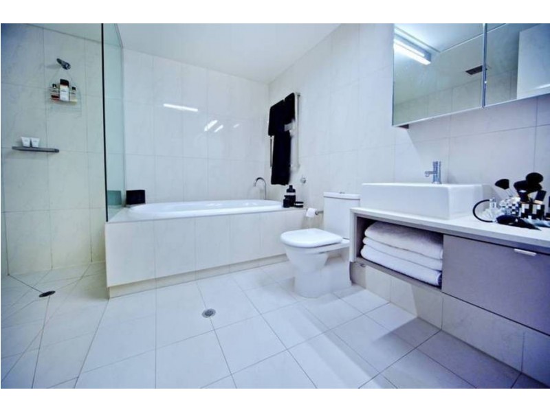 2405/90 Lorimer Street, Docklands VIC 3008