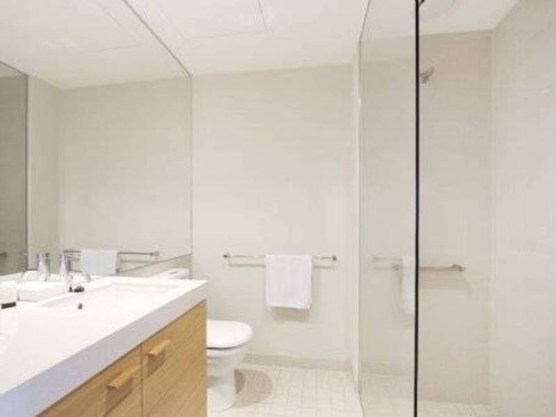 701/2 Newquay Promenade, Docklands VIC 3008