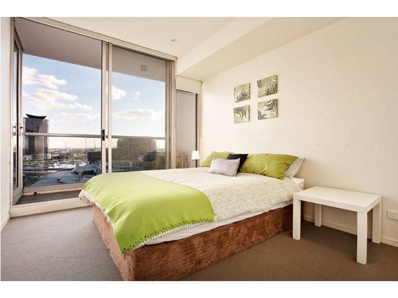 1111/8 McCrae Street, Docklands VIC 3008