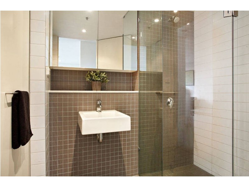 1111/8 McCrae Street, Docklands VIC 3008