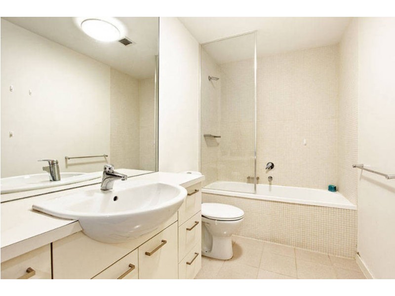 1108/15 Caravel Lane, Docklands VIC 3008