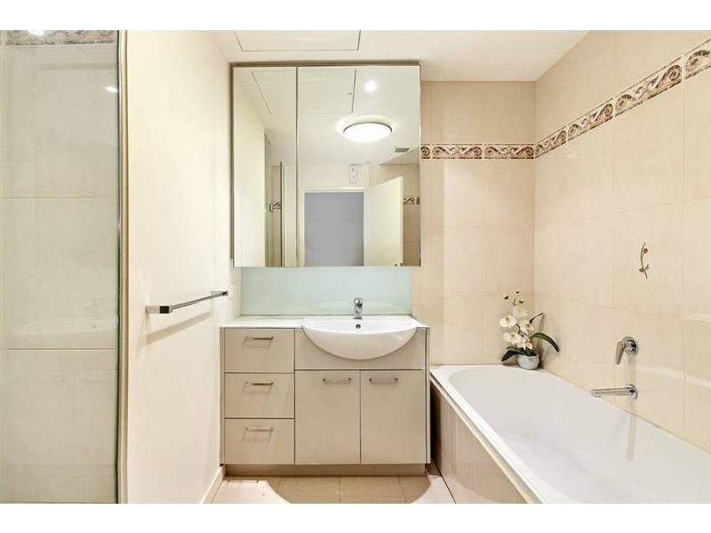 111/30 New Quay Promenade, Docklands VIC 3008
