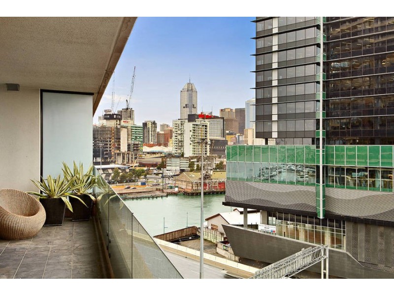 1007/50 Lorimer Steet, Docklands VIC 3008