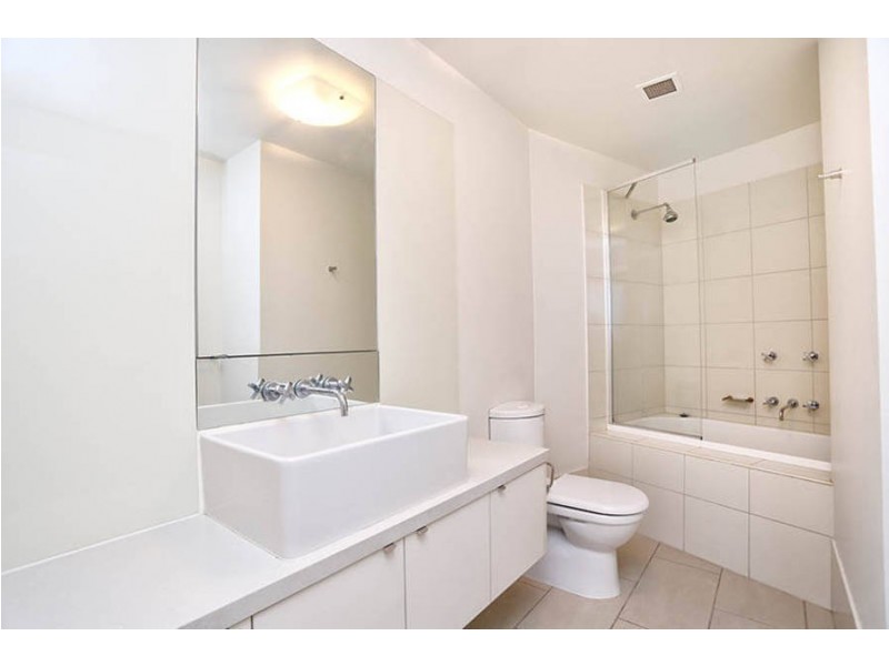 1020/60  Siddeley Street, Docklands VIC 3008