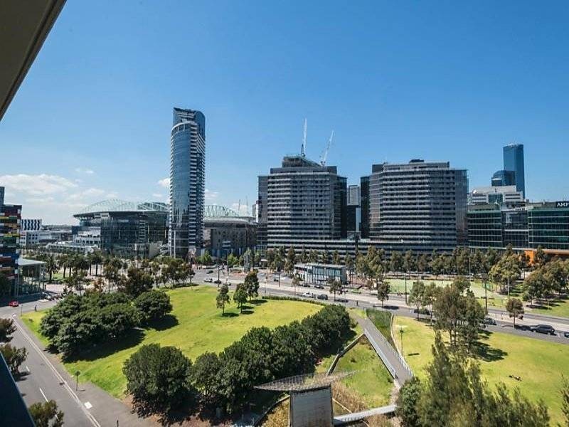 402/1 Encounter Way, Docklands VIC 3008