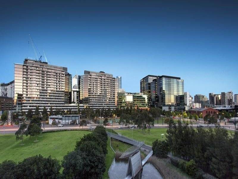 402/1 Encounter Way, Docklands VIC 3008